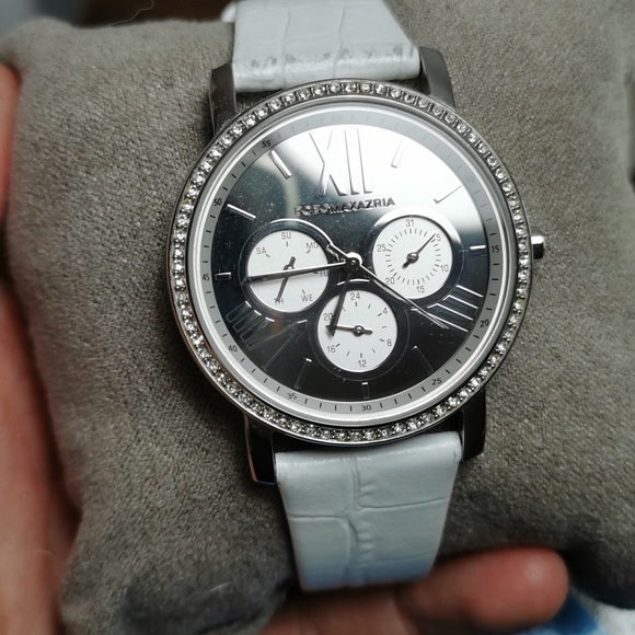 BcbgMaxazria leather white watches, good condition - Picture 2 of 6